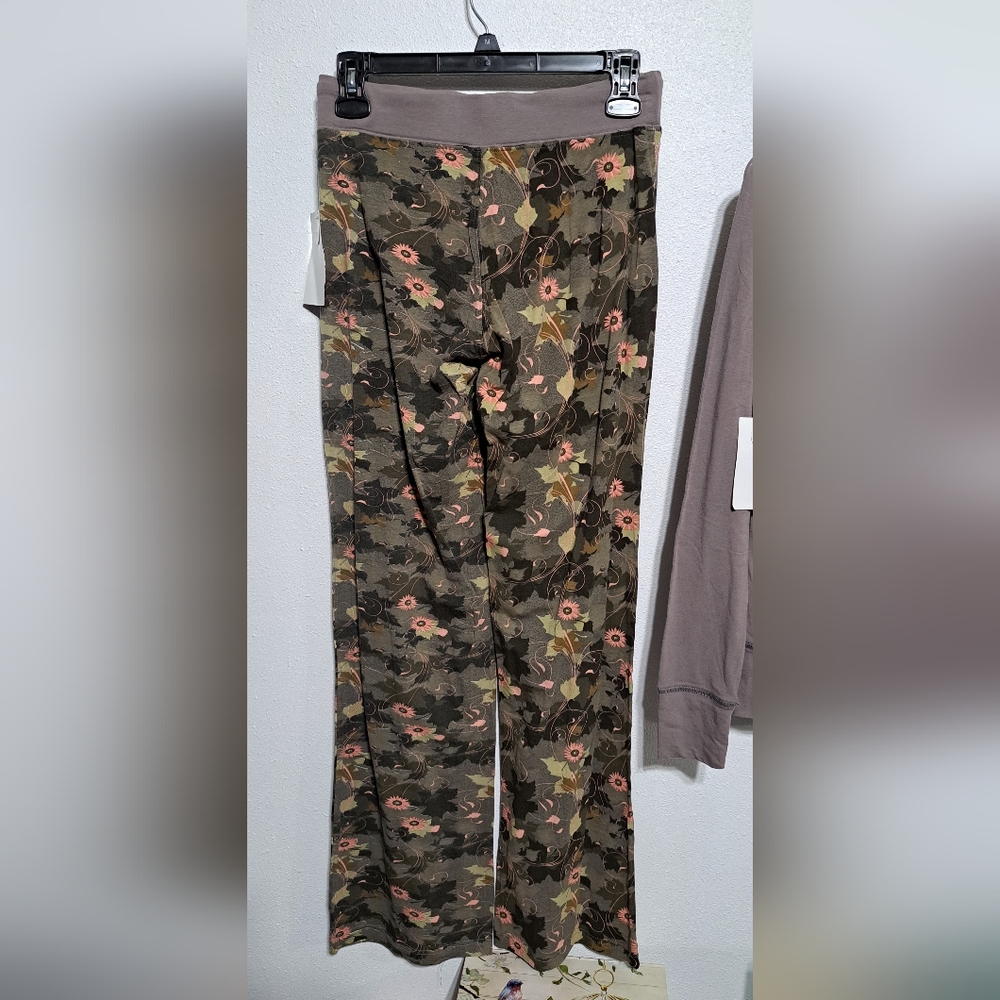 Camo Gal yoga pants n jacket, All 3 pieces for $23 sz. sm - Picture 8 of 11